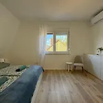 Sunset - Spacious Family Retreat