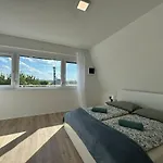 Sunset - Spacious Family Retreat Holiday home