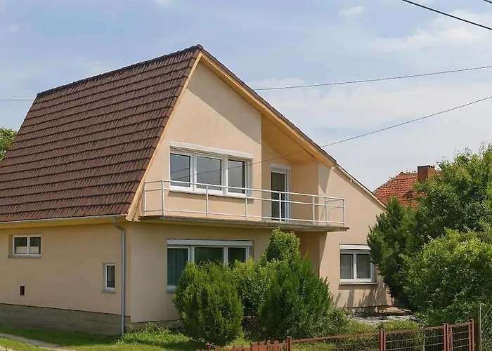 Ferienhaus Sunset - Spacious Family Retreat Balatonszabadi Fürdőtelep