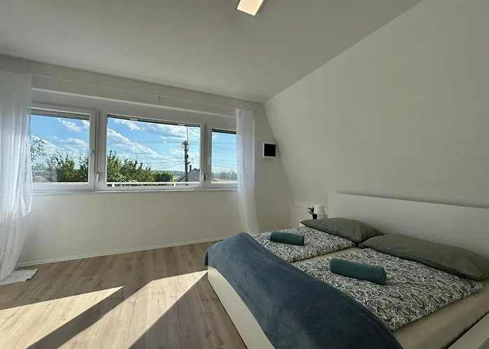 Sunset - Spacious Family Retreat Ferienhaus