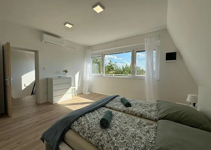 Ferienhaus Sunset - Spacious Family Retreat *